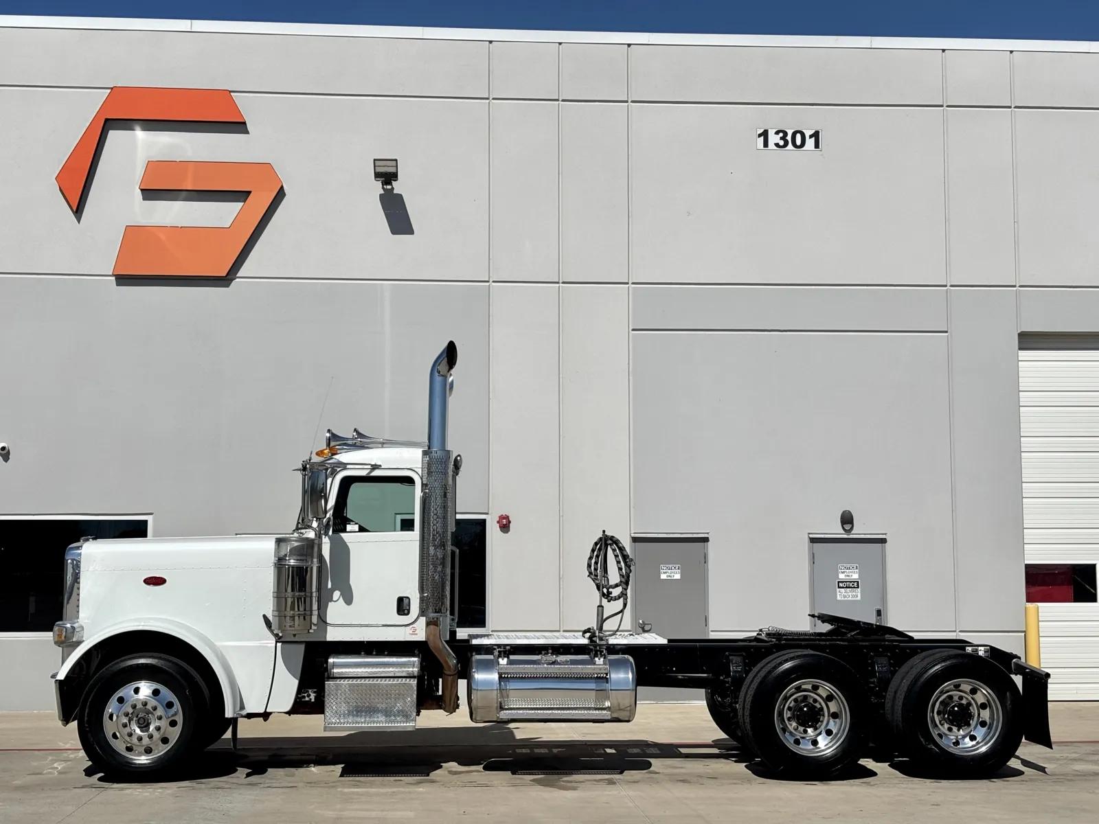 2020 Peterbilt 389 in Hutchins, TX — photo 4