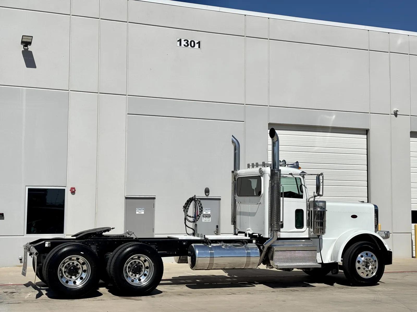2020 Peterbilt 389 in Hutchins, TX — photo 5