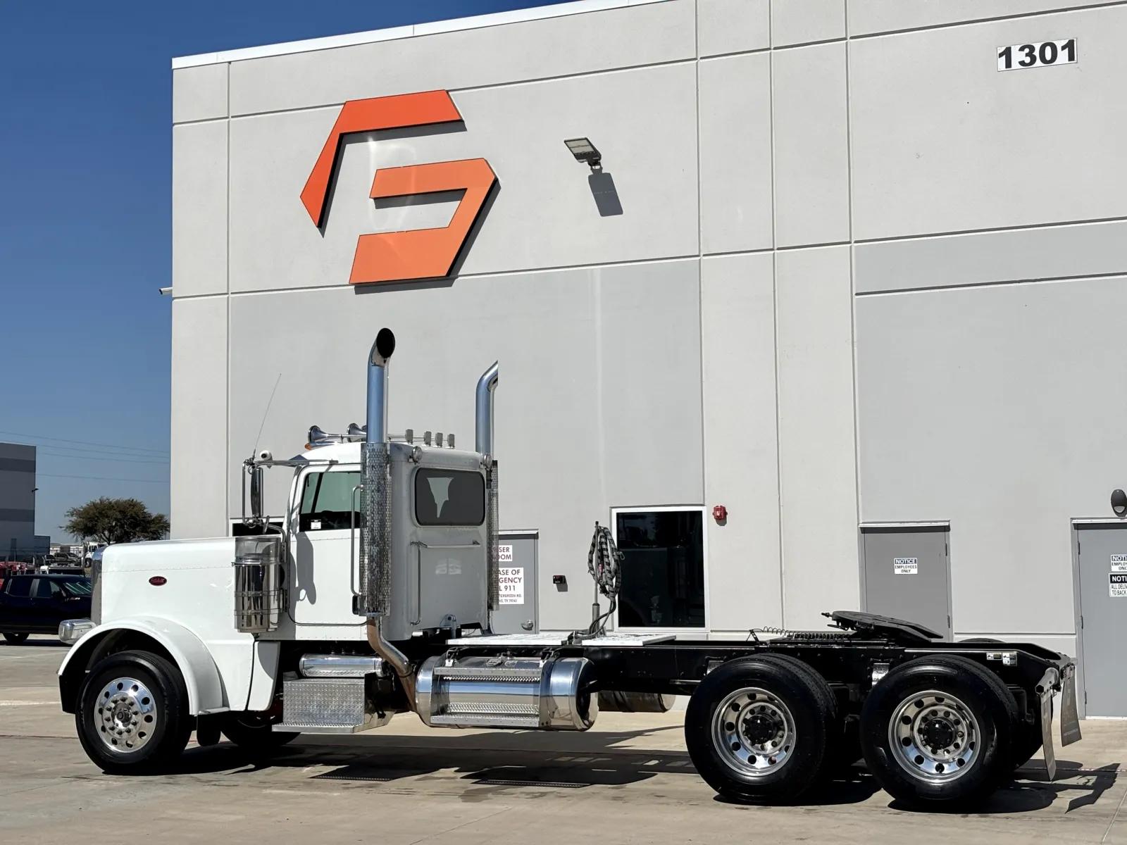 2020 Peterbilt 389 in Hutchins, TX — photo 6