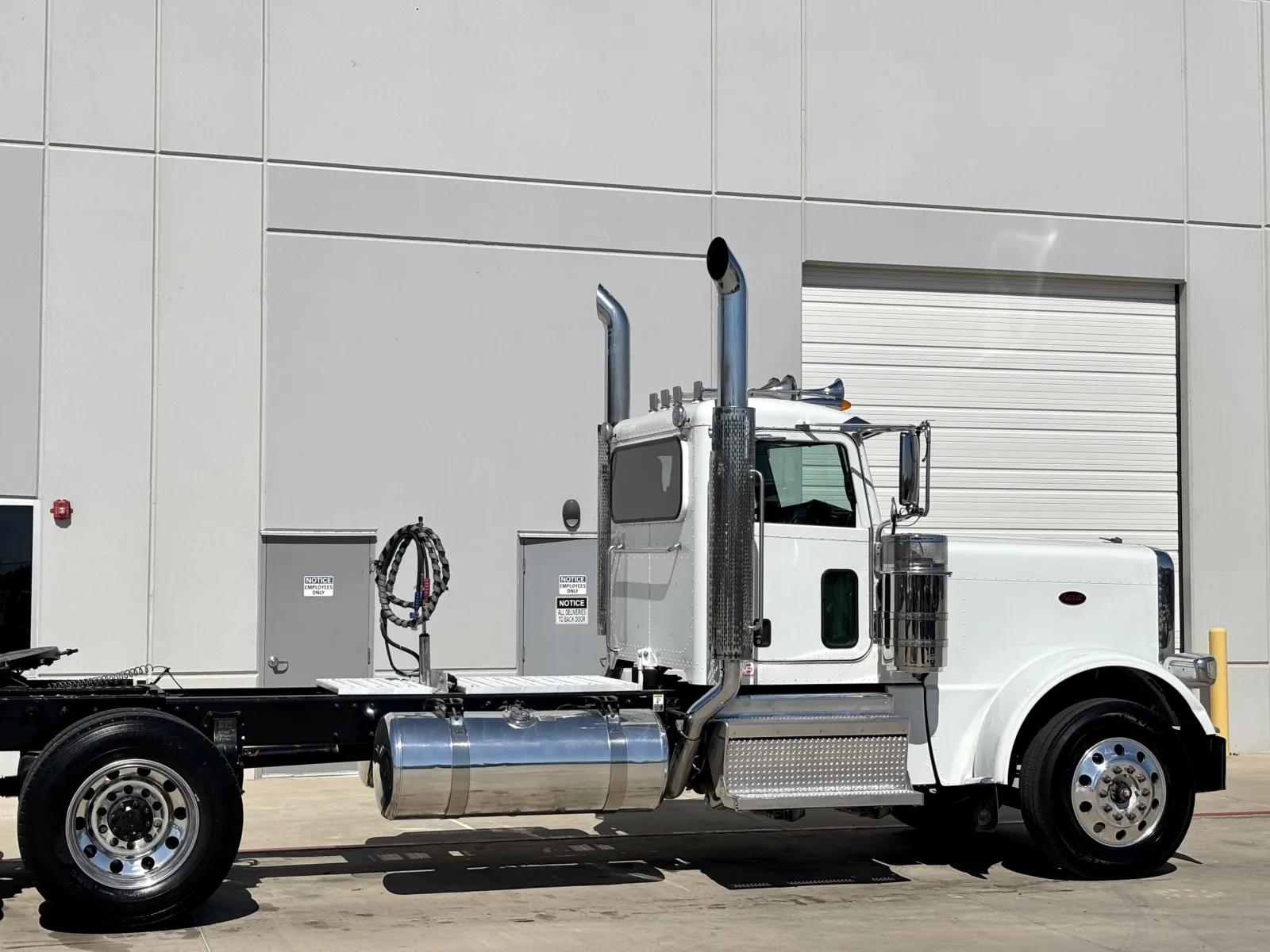 2020 Peterbilt 389 in Hutchins, TX — photo 7