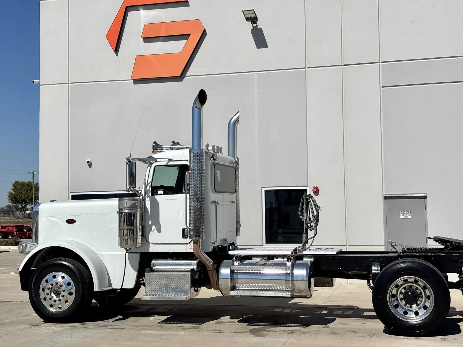 2020 Peterbilt 389 in Hutchins, TX — photo 8