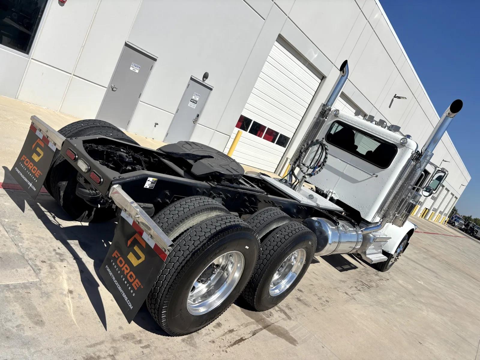 2020 Peterbilt 389 in Hutchins, TX — photo 11