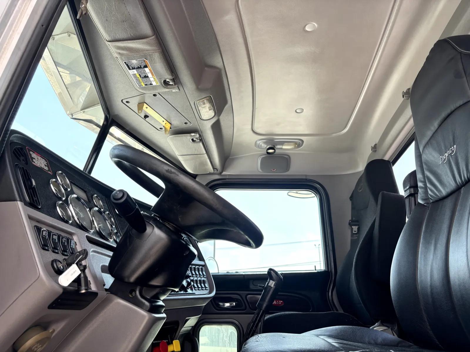 2020 Peterbilt 389 in Hutchins, TX — photo 14