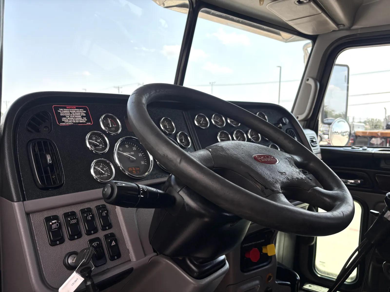2020 Peterbilt 389 in Hutchins, TX — photo 15