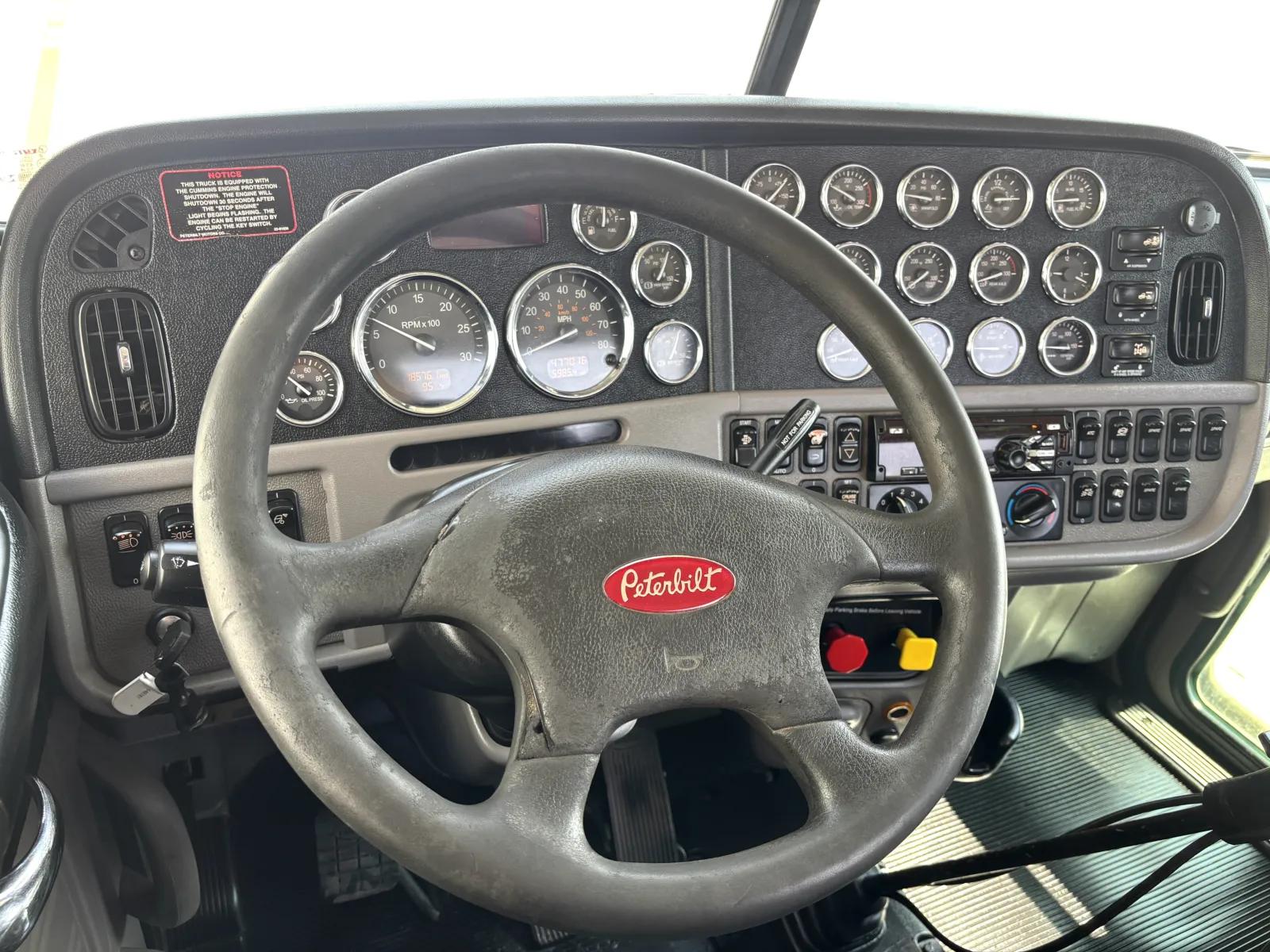 2020 Peterbilt 389 in Hutchins, TX — photo 16