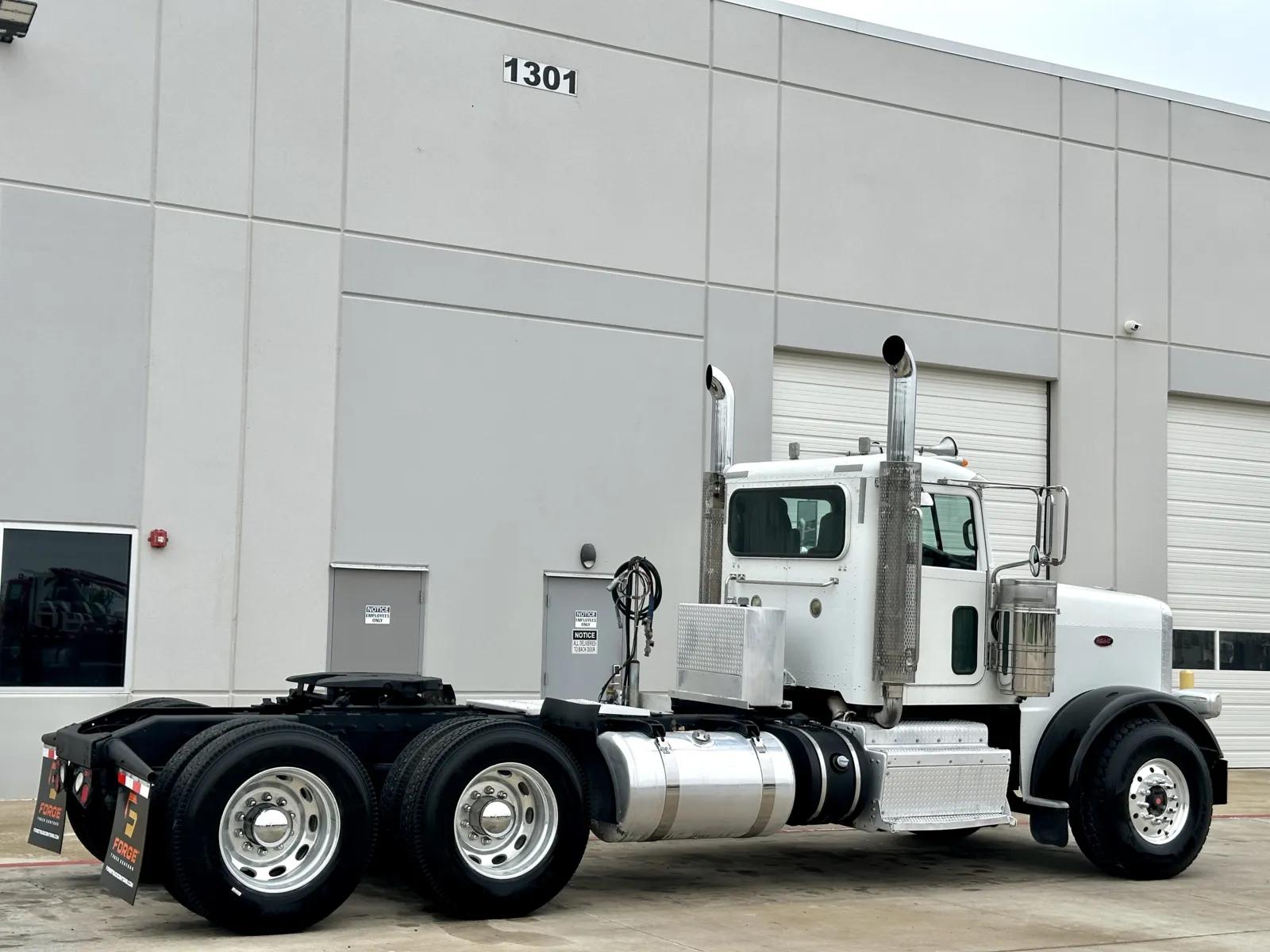 2013 Peterbilt 388 in Hutchins, TX — photo 5