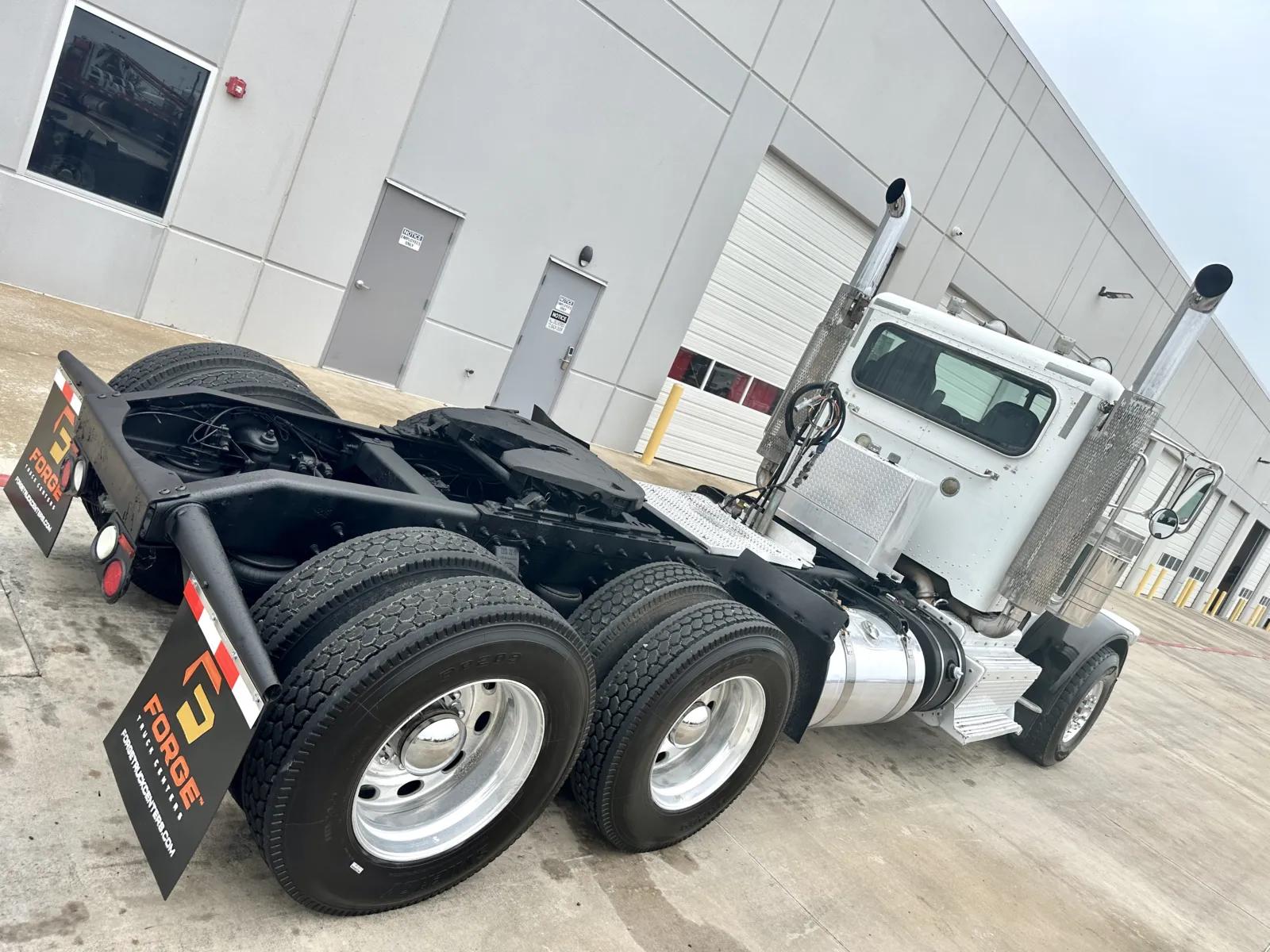 2013 Peterbilt 388 in Hutchins, TX — photo 11