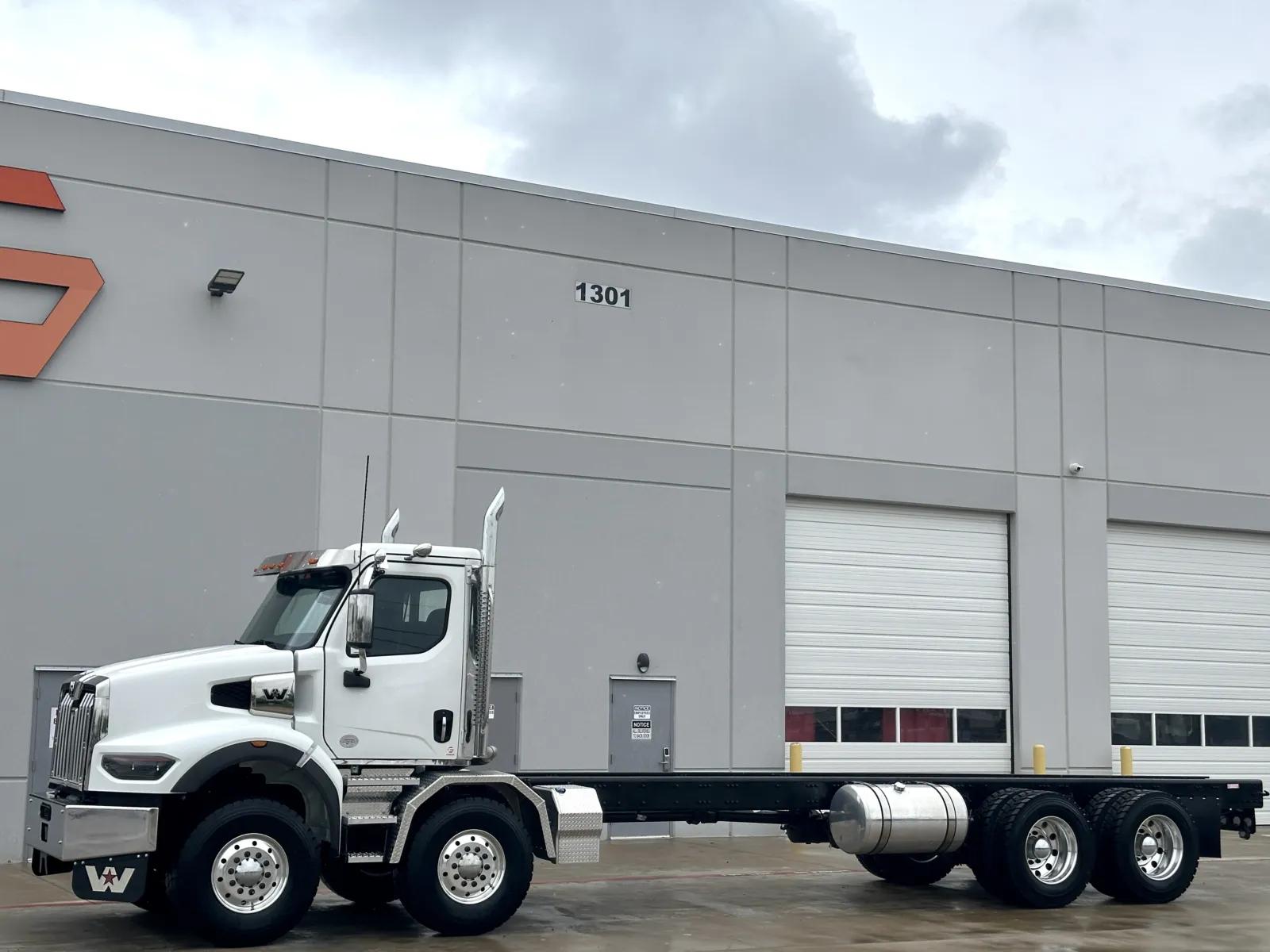 2022 Western Star 49X in Hutchins, TX — photo 2