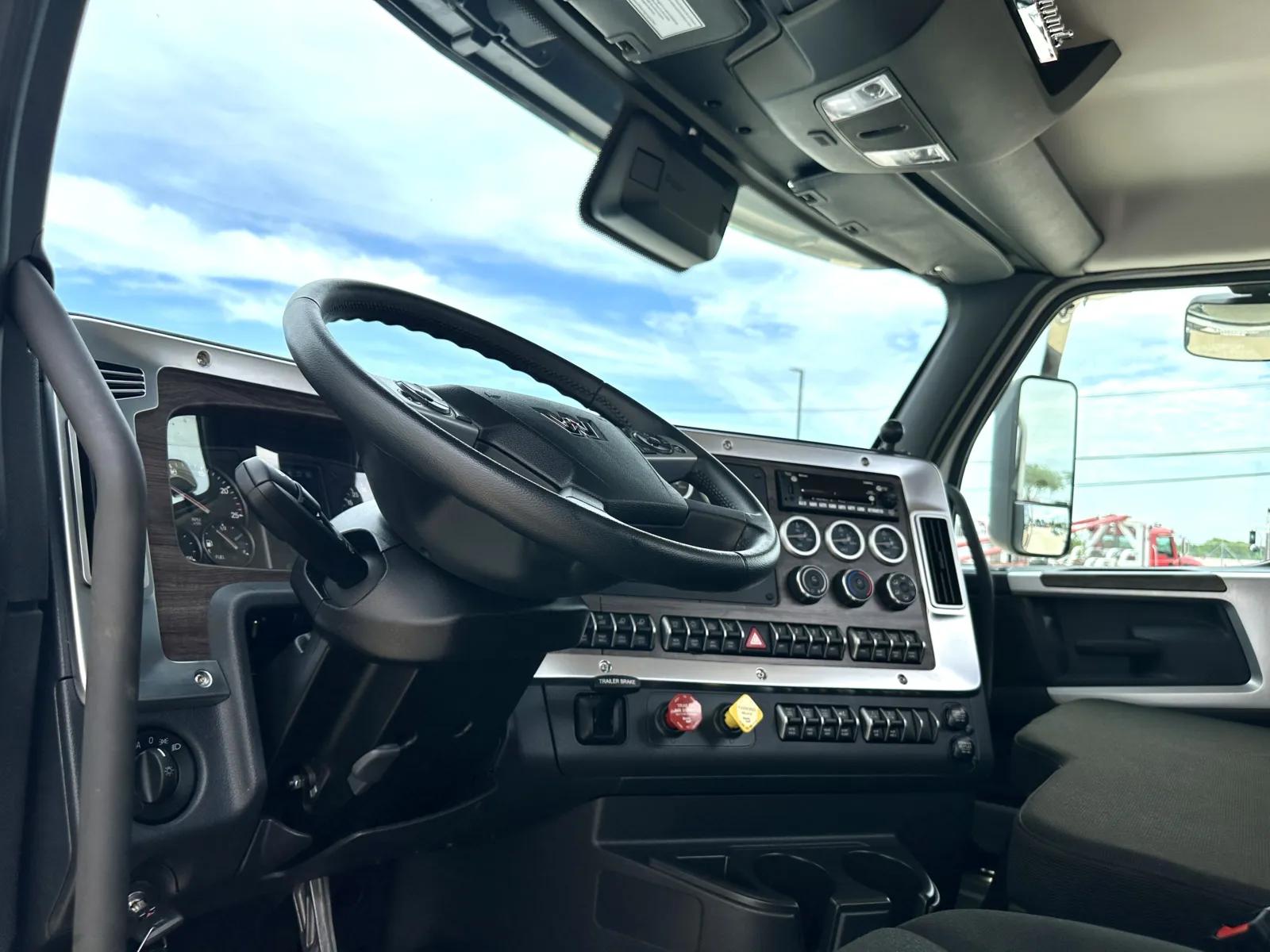 2022 Western Star 49X in Hutchins, TX — photo 15