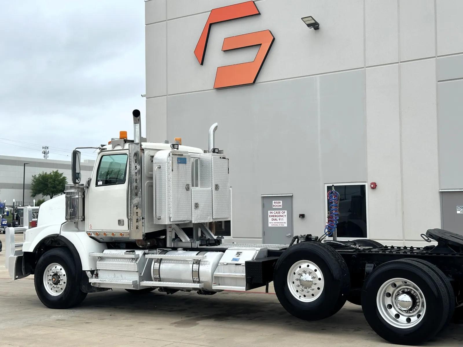 2012 Western Star 4900 in Hutchins, TX — photo 8