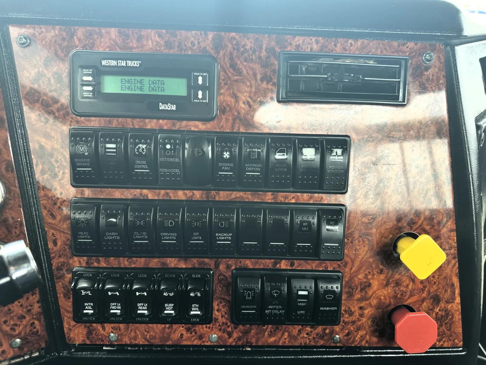 2012 Western Star 4900 in Hutchins, TX — photo 18