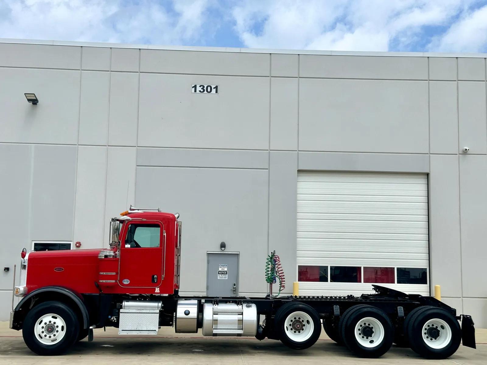 2017 Peterbilt 389 in Hutchins, TX — photo 4