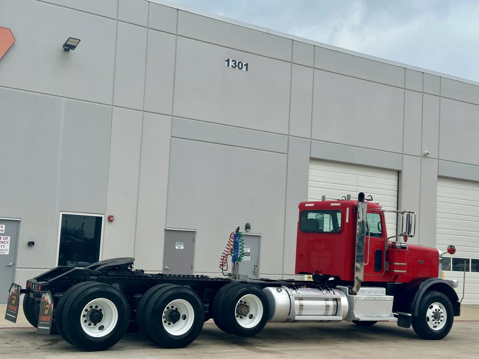 2017 Peterbilt 389 in Hutchins, TX — photo 5