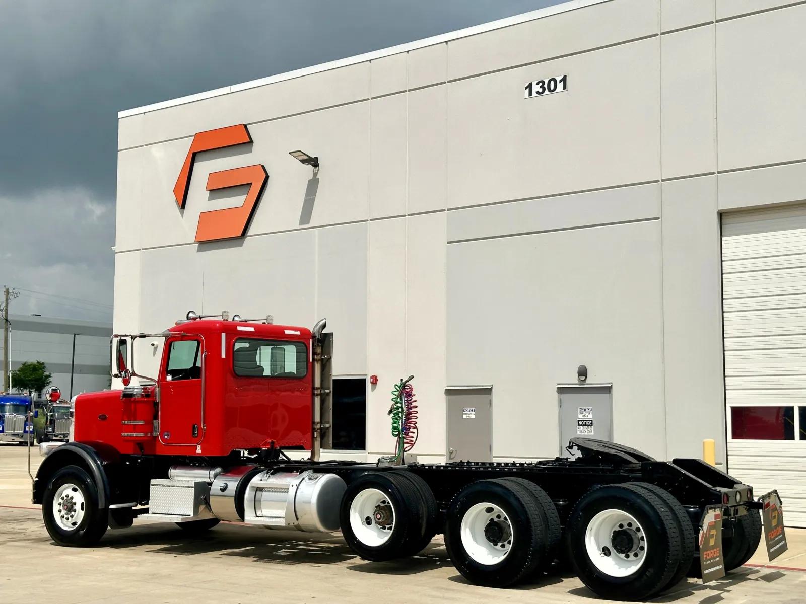 2017 Peterbilt 389 in Hutchins, TX — photo 6