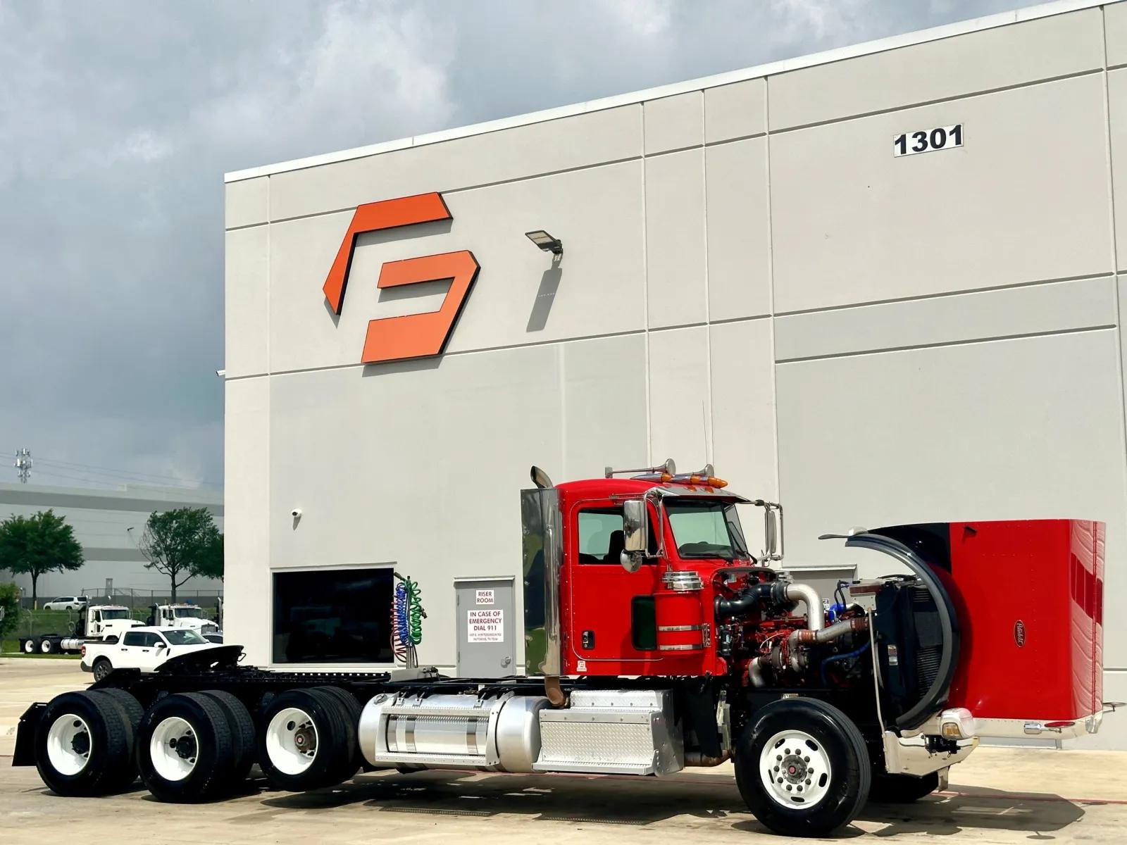 2017 Peterbilt 389 in Hutchins, TX — photo 9