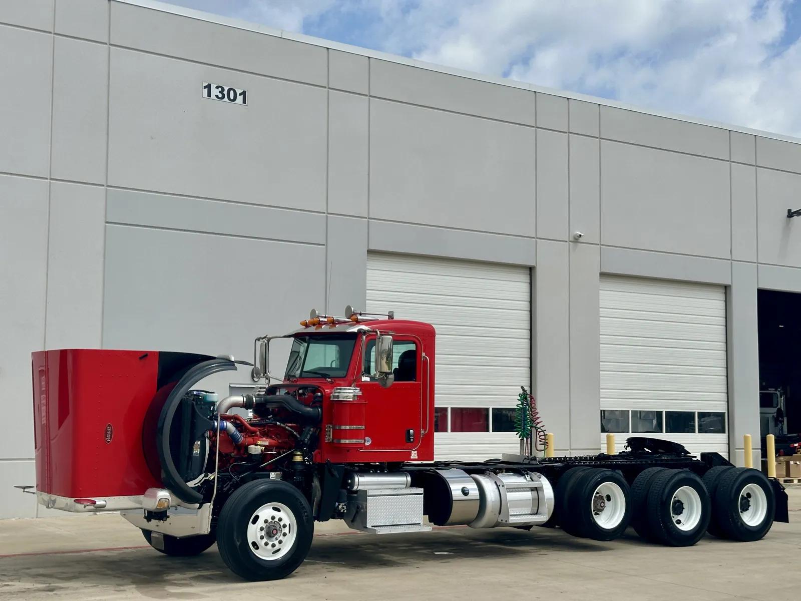 2017 Peterbilt 389 in Hutchins, TX — photo 10