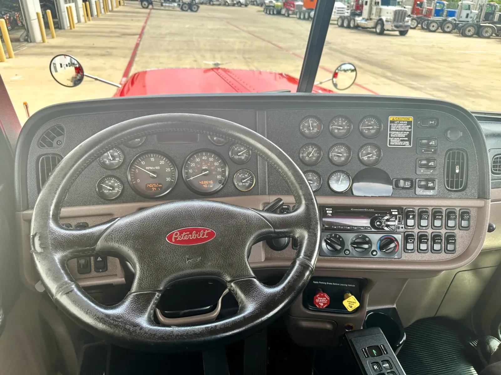 2017 Peterbilt 389 in Hutchins, TX — photo 16