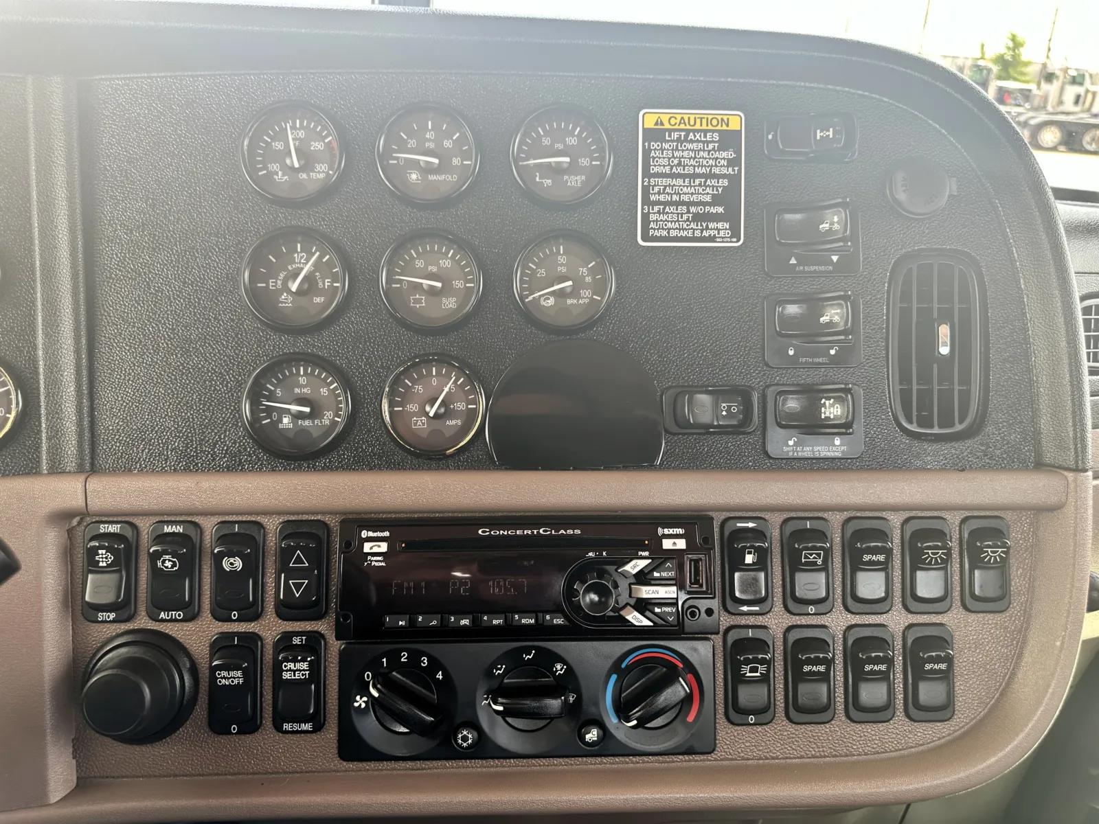 2017 Peterbilt 389 in Hutchins, TX — photo 18