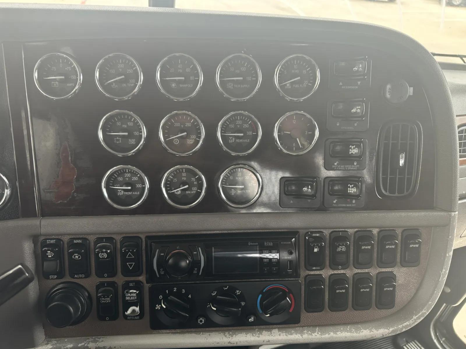 2008 Peterbilt 388 in Hutchins, TX — photo 18