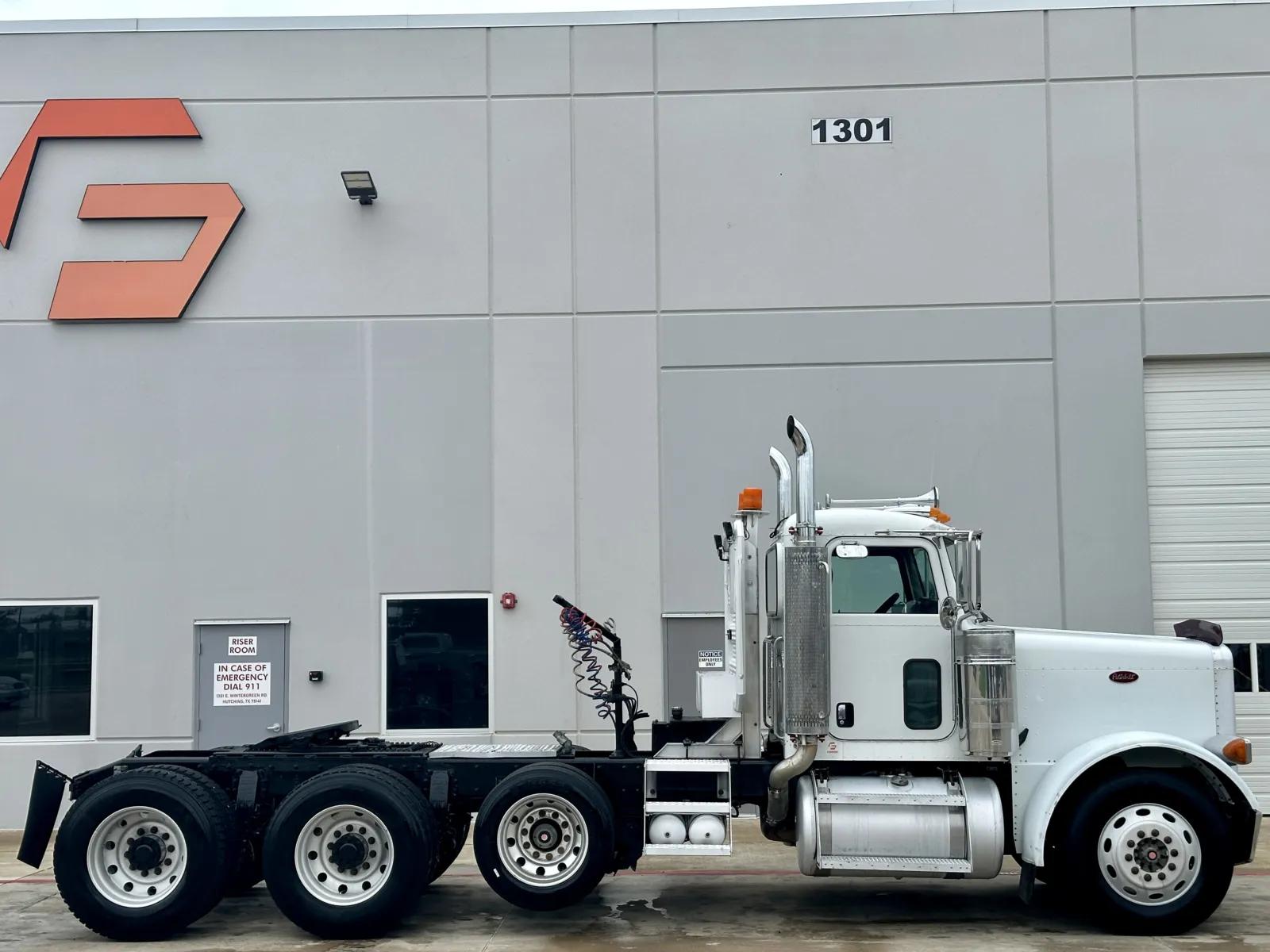 2005 Peterbilt 379 in Hutchins, TX — photo 3