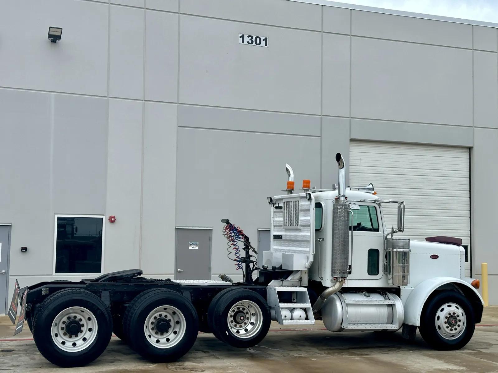 2005 Peterbilt 379 in Hutchins, TX — photo 5