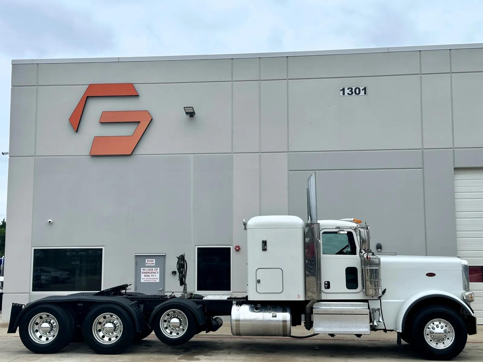 2019 Peterbilt 389 in Hutchins, TX — photo 3