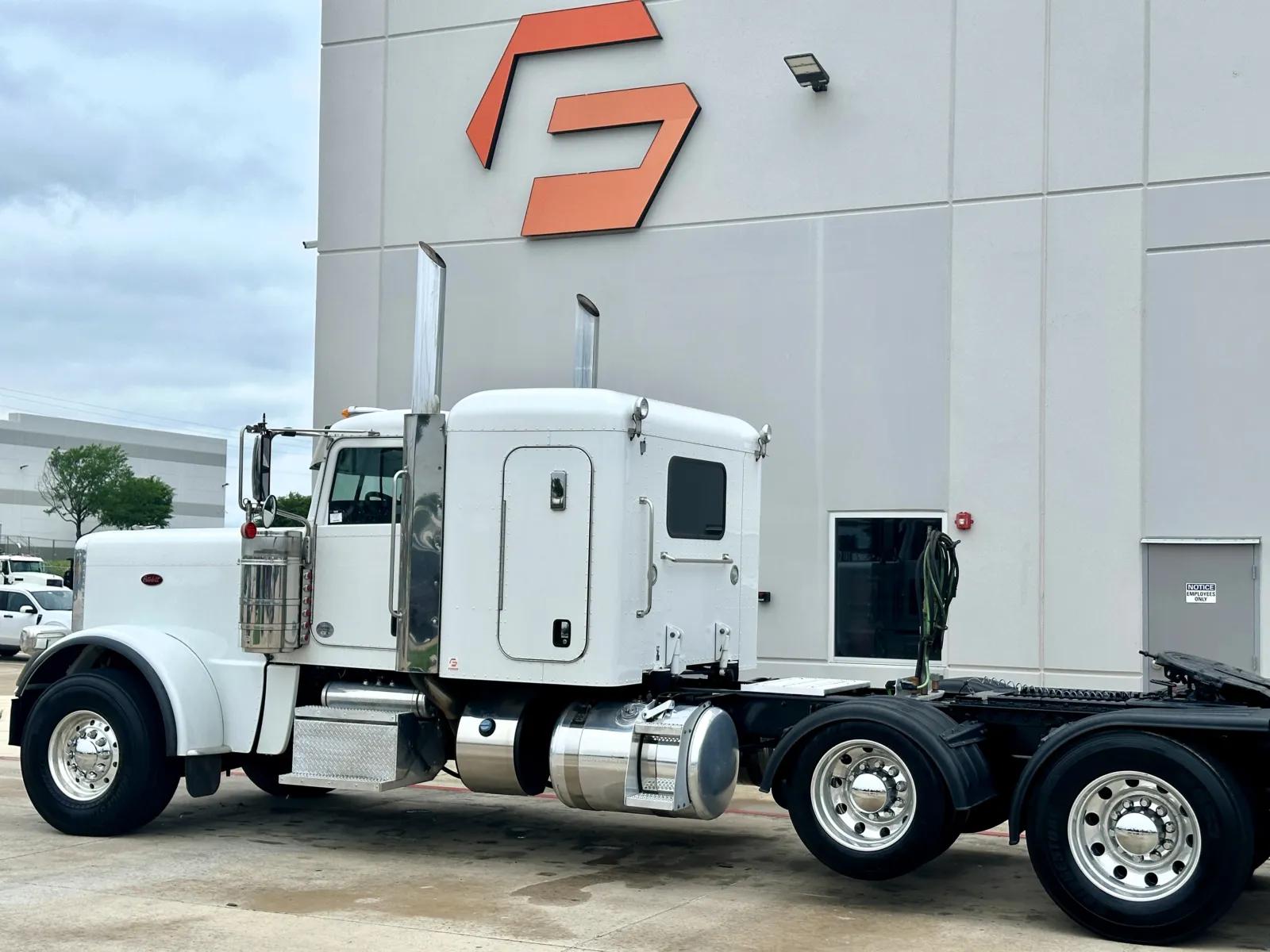 2019 Peterbilt 389 in Hutchins, TX — photo 8