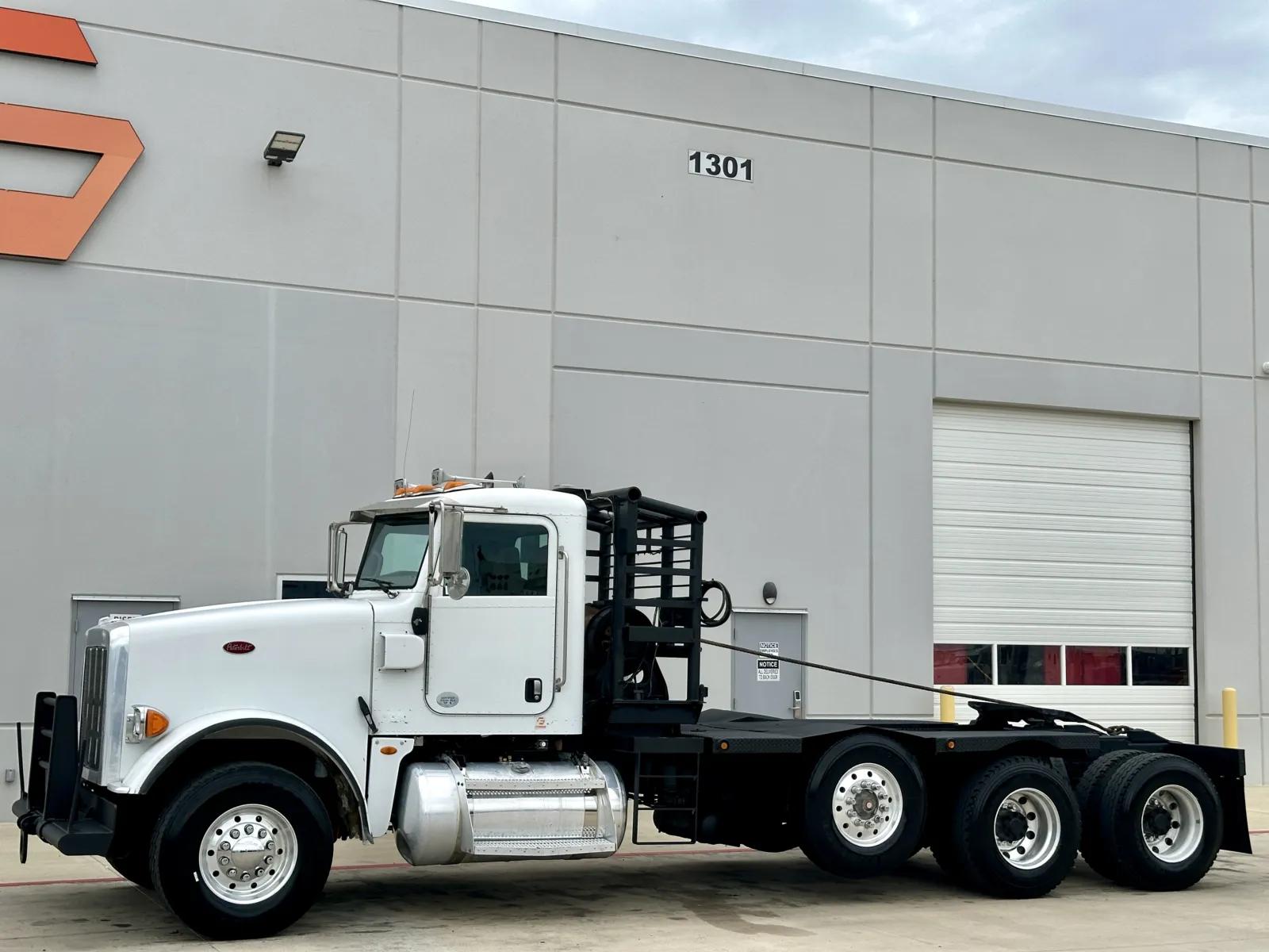 2010 Peterbilt 367 in Hutchins, TX — photo 2