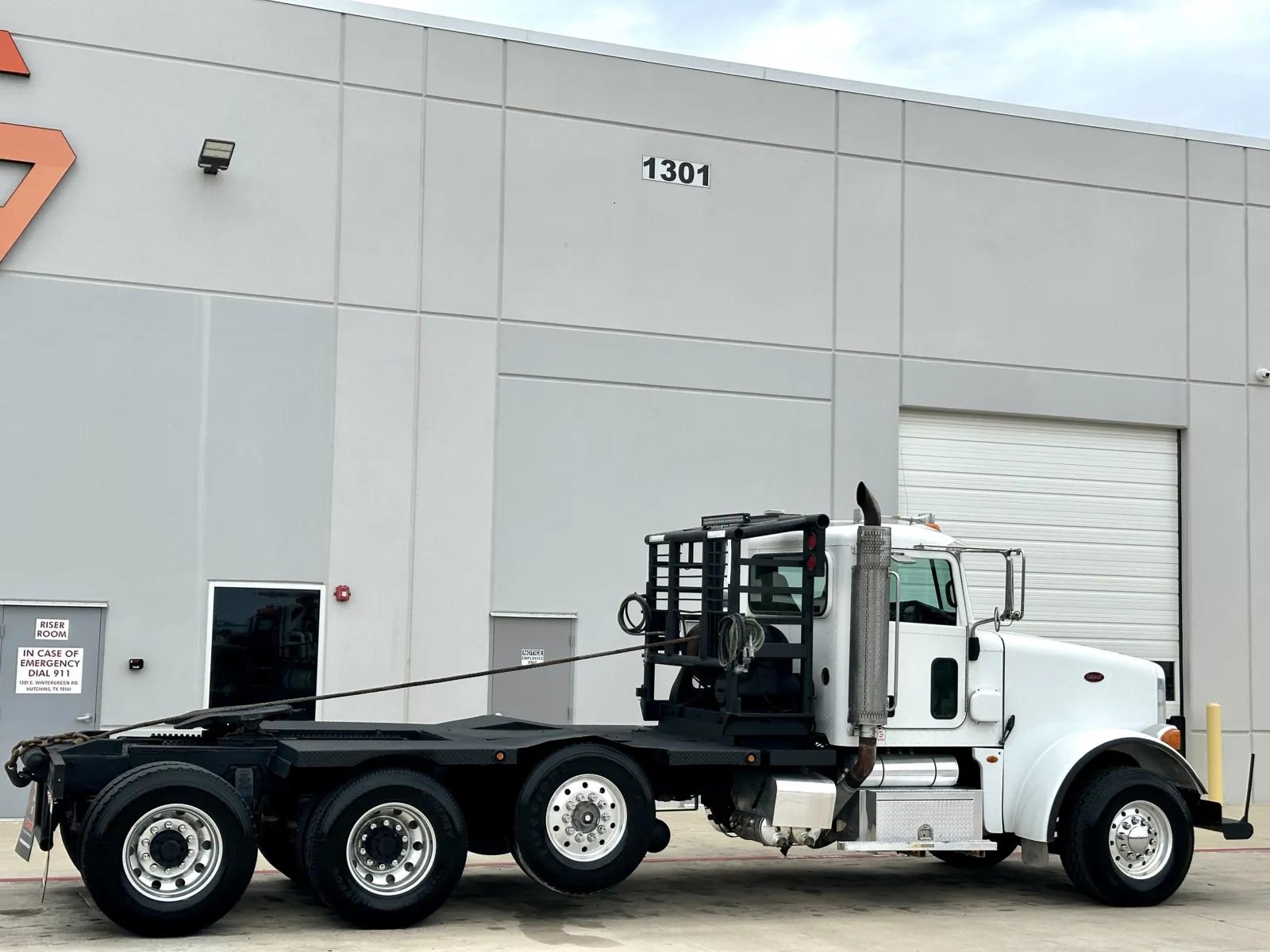 2010 Peterbilt 367 in Hutchins, TX — photo 5