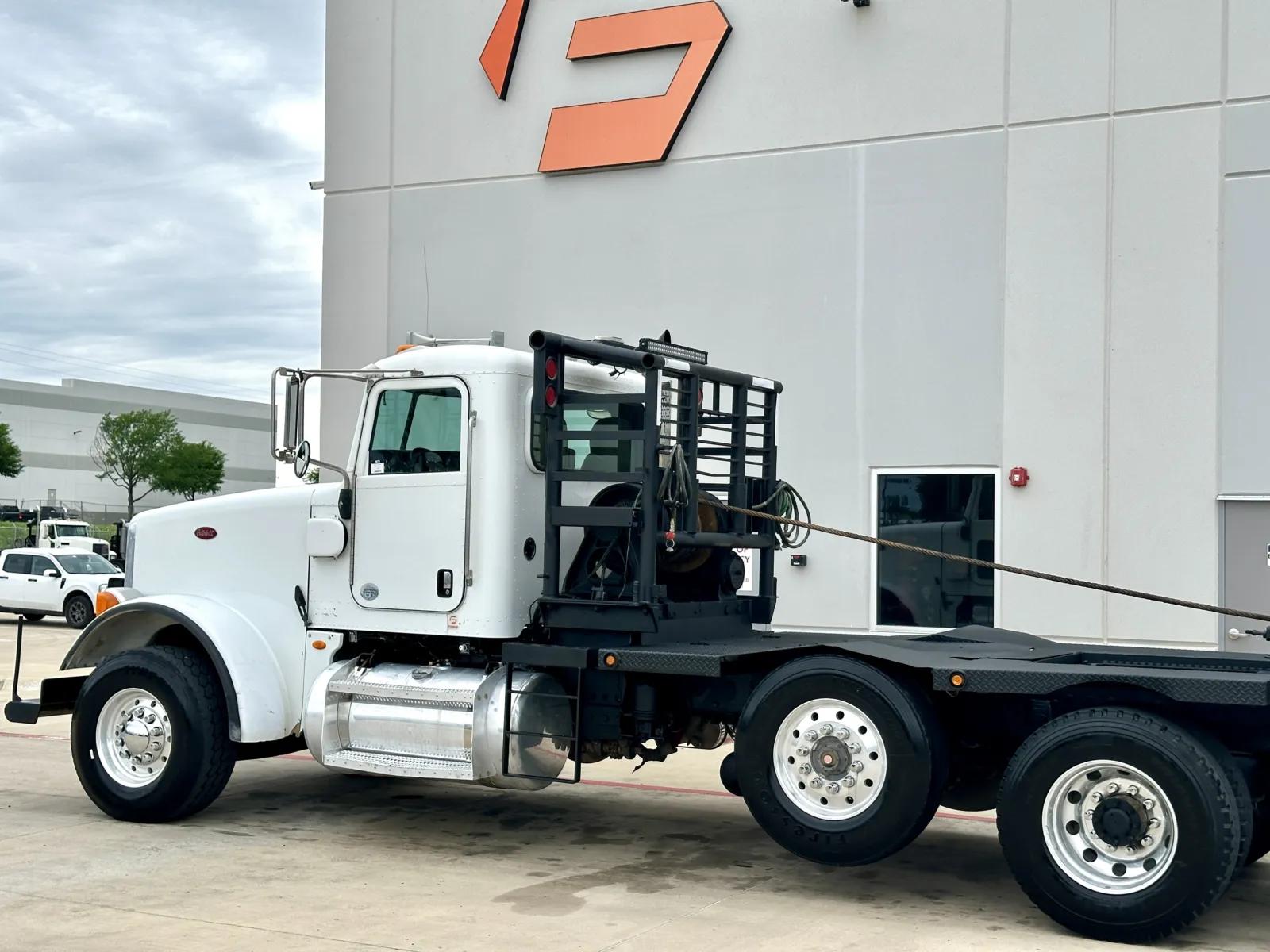 2010 Peterbilt 367 in Hutchins, TX — photo 8
