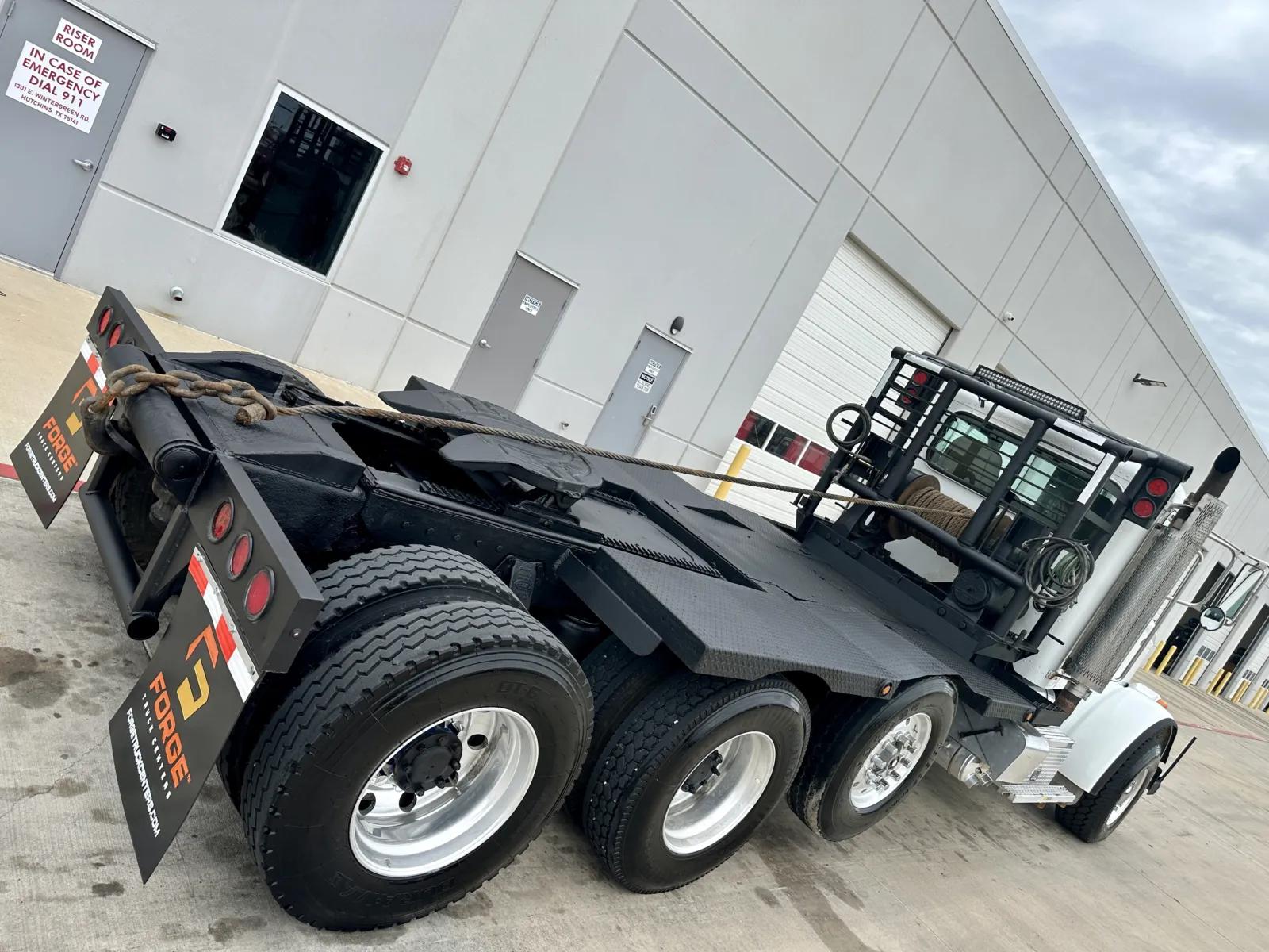 2010 Peterbilt 367 in Hutchins, TX — photo 11