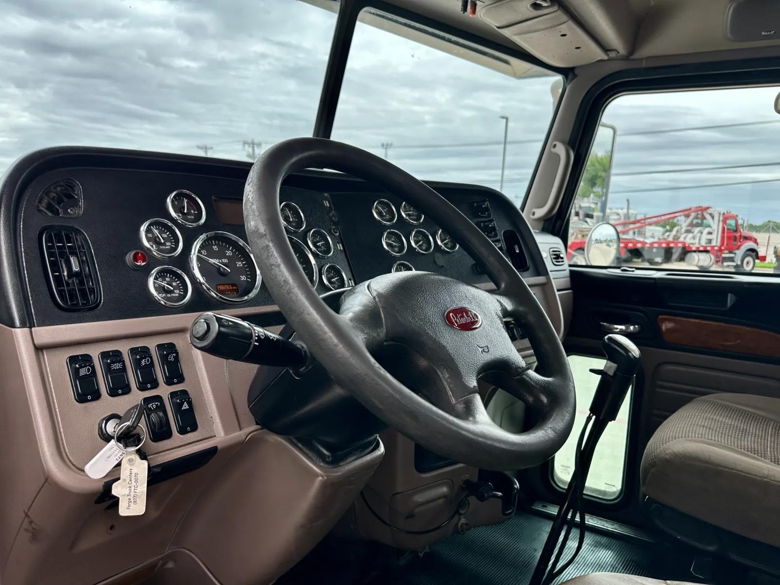 2010 Peterbilt 367 in Hutchins, TX — photo 15