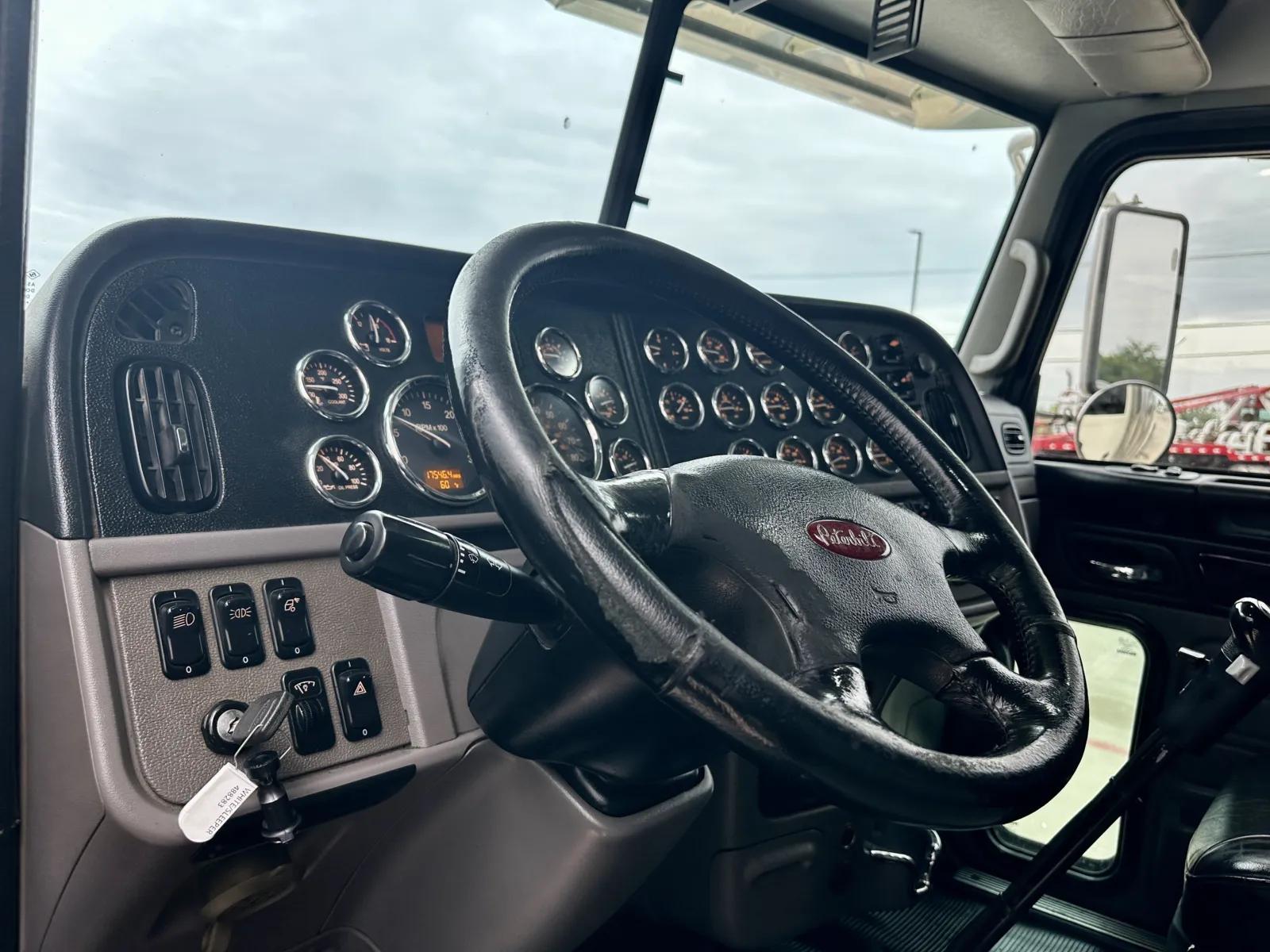 2018 Peterbilt 389 in Hutchins, TX — photo 15
