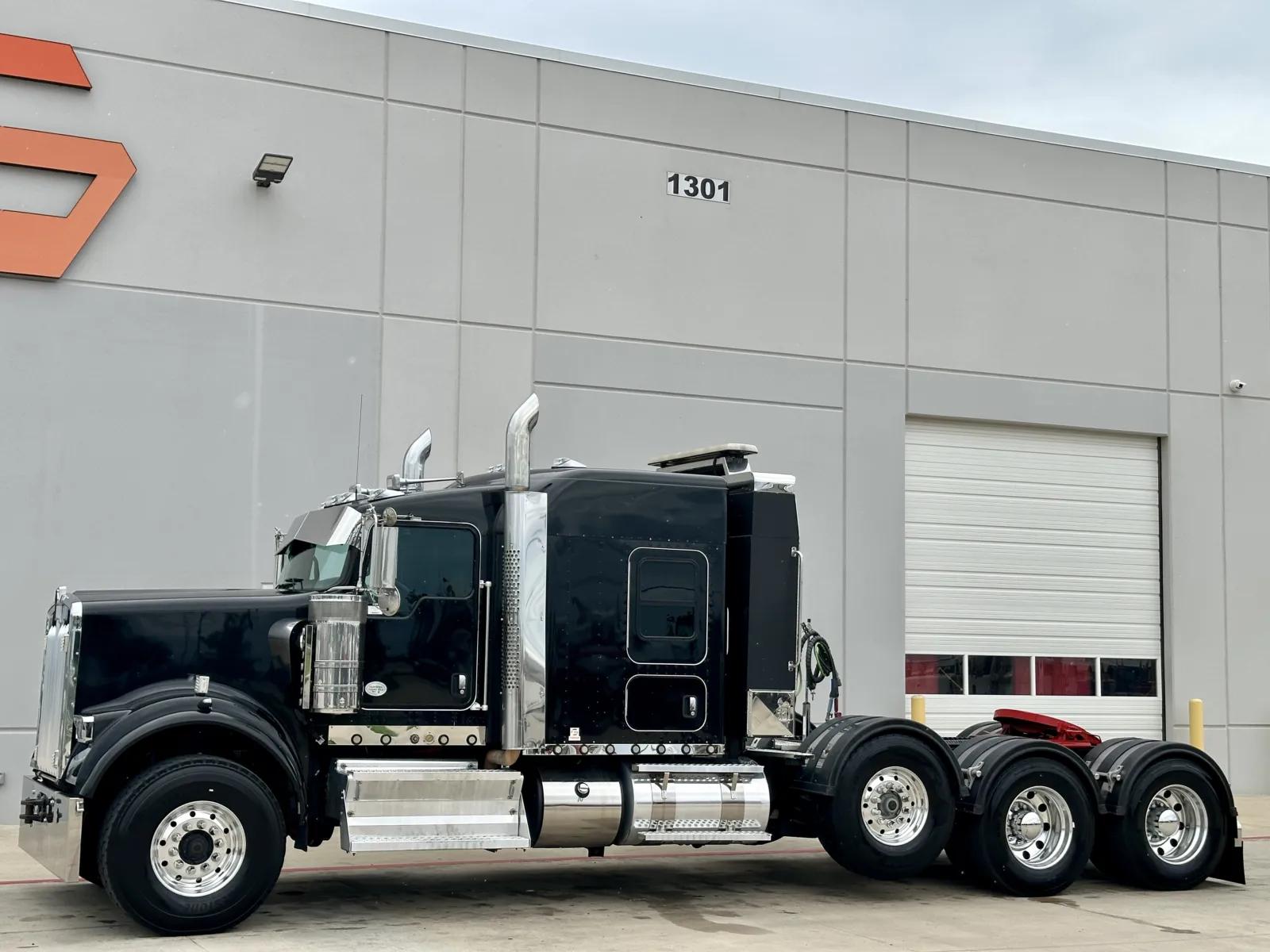 2020 Kenworth W900 in Hutchins, TX — photo 2