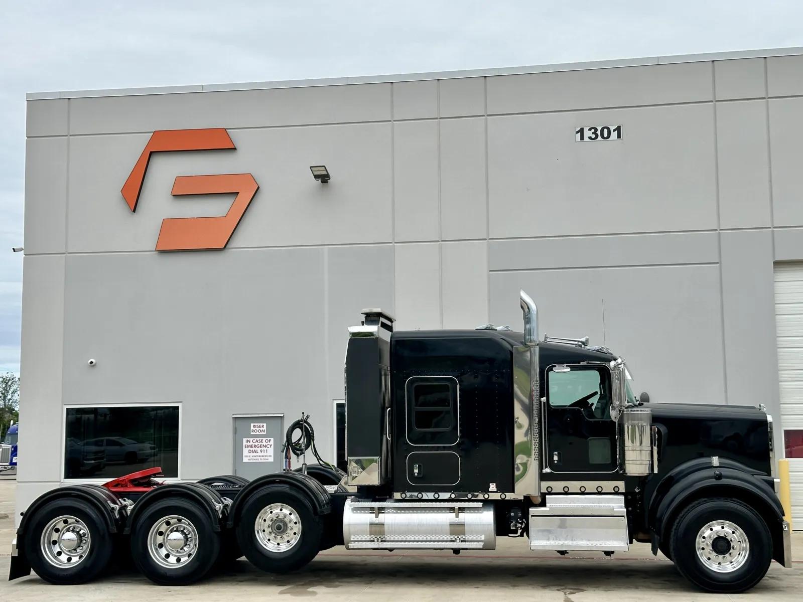 2020 Kenworth W900 in Hutchins, TX — photo 3