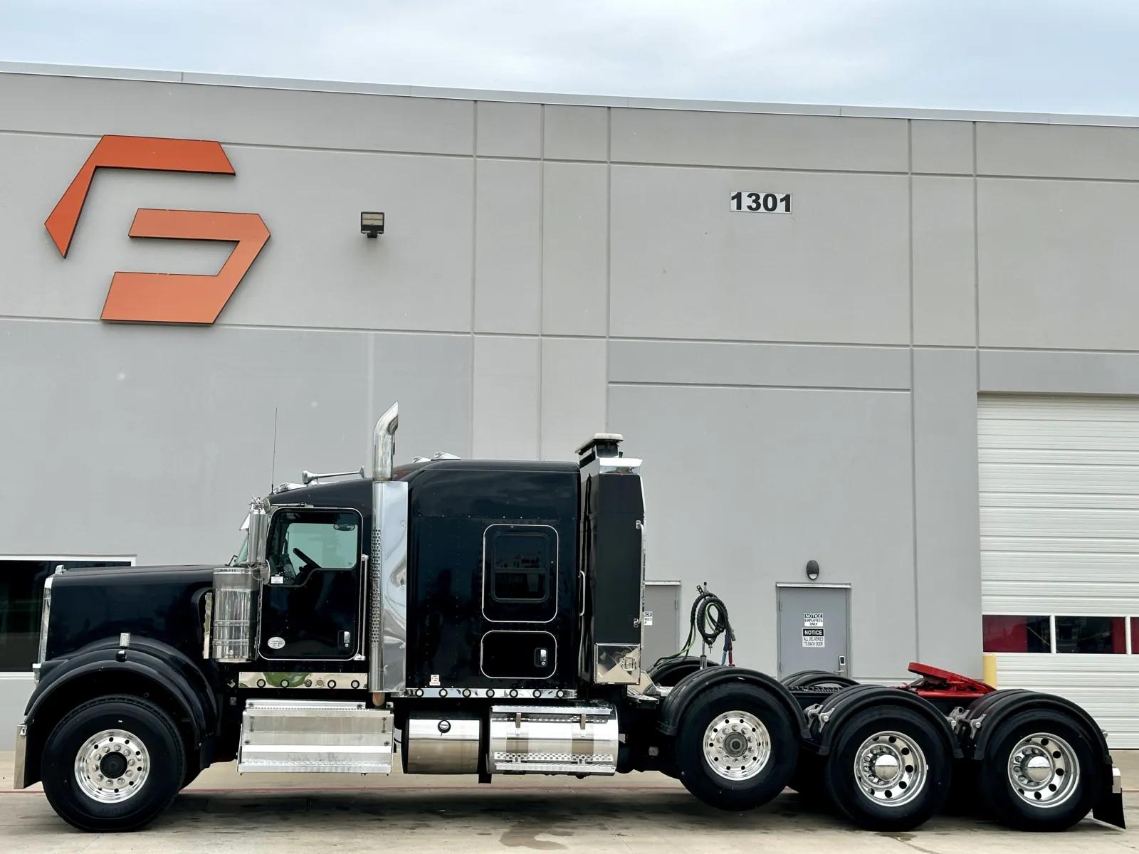 2020 Kenworth W900 in Hutchins, TX — photo 4