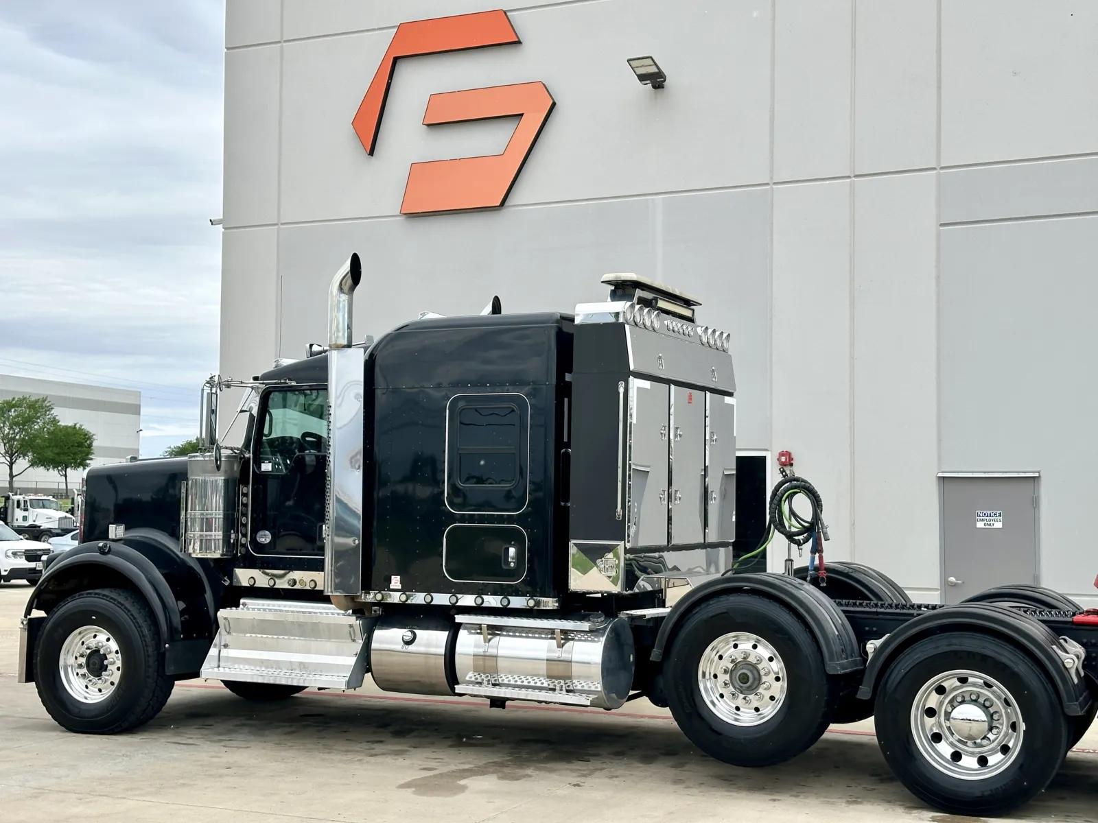 2020 Kenworth W900 in Hutchins, TX — photo 8