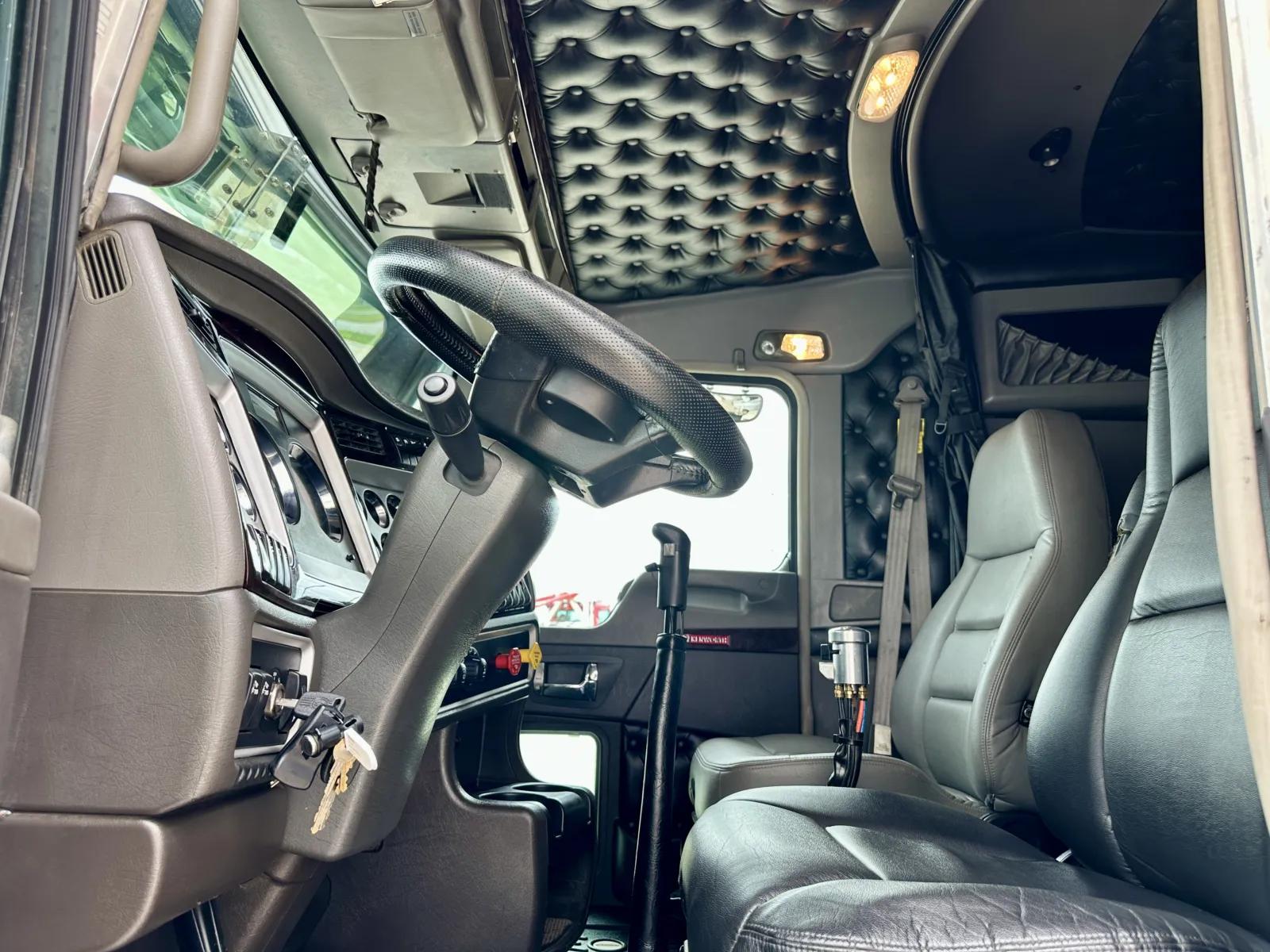 2020 Kenworth W900 in Hutchins, TX — photo 14