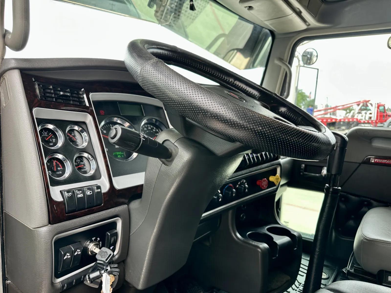 2020 Kenworth W900 in Hutchins, TX — photo 15