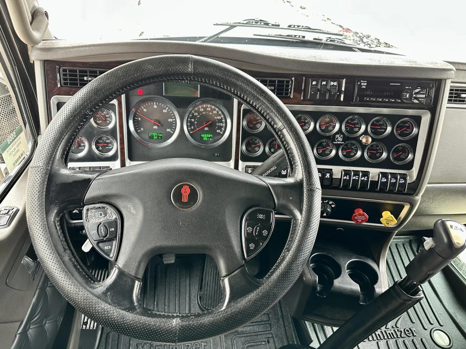 2020 Kenworth W900 in Hutchins, TX — photo 16