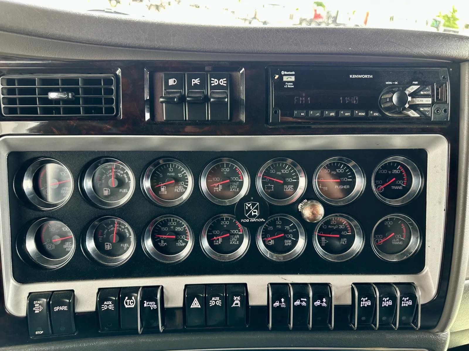 2020 Kenworth W900 in Hutchins, TX — photo 18