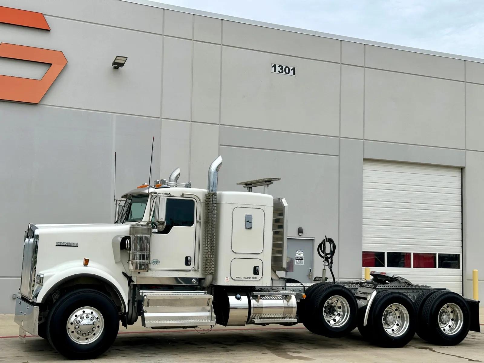 2022 Kenworth W900 in Hutchins, TX — photo 2