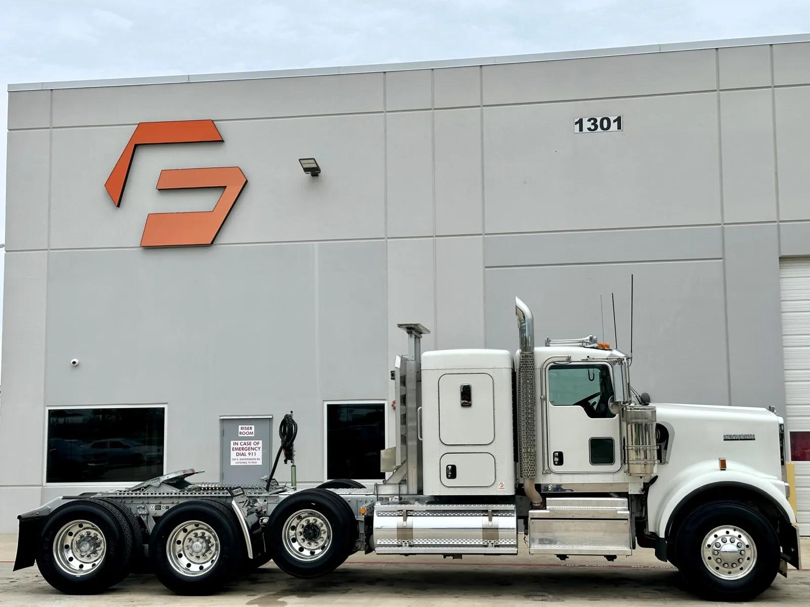 2022 Kenworth W900 in Hutchins, TX — photo 3