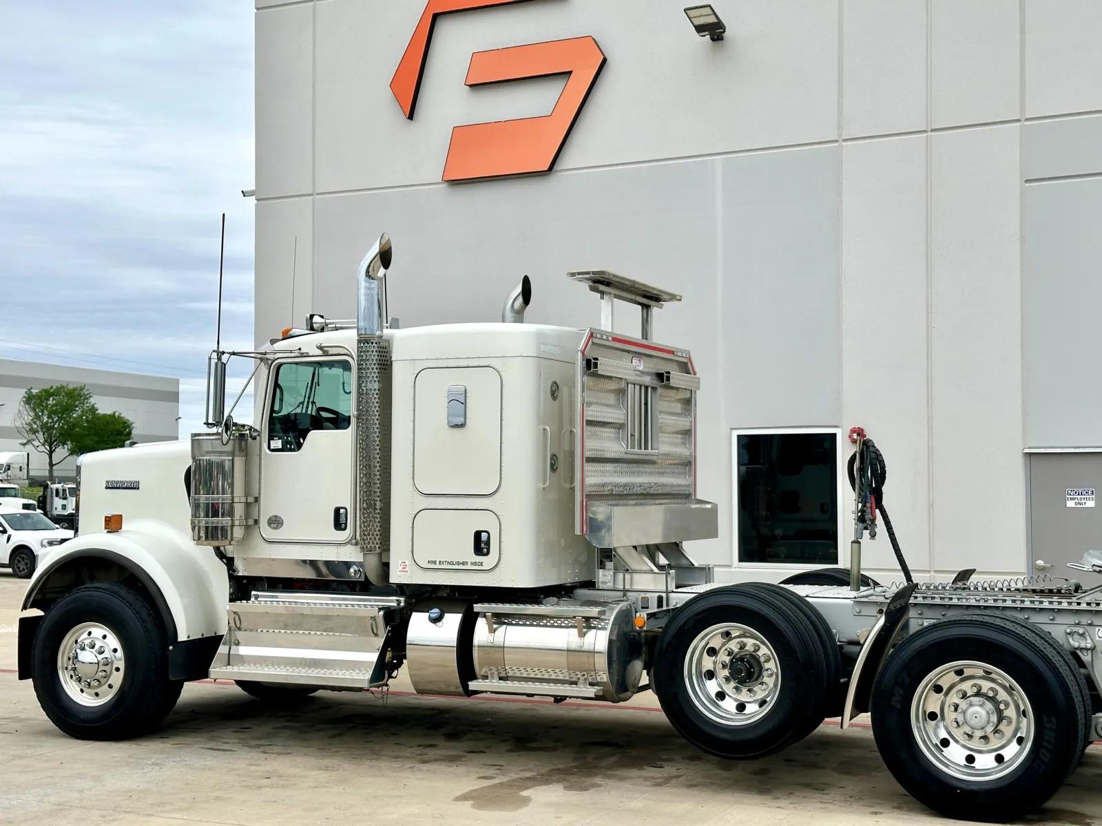 2022 Kenworth W900 in Hutchins, TX — photo 8