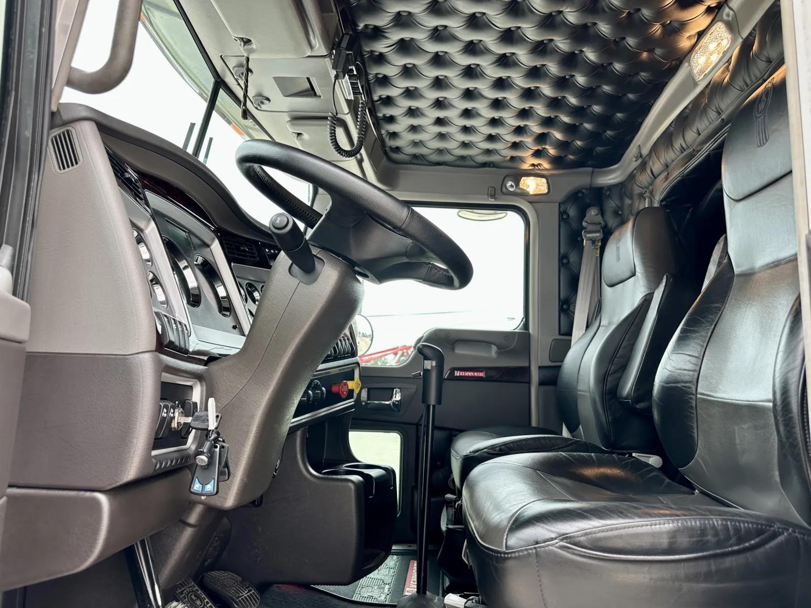 2022 Kenworth W900 in Hutchins, TX — photo 14