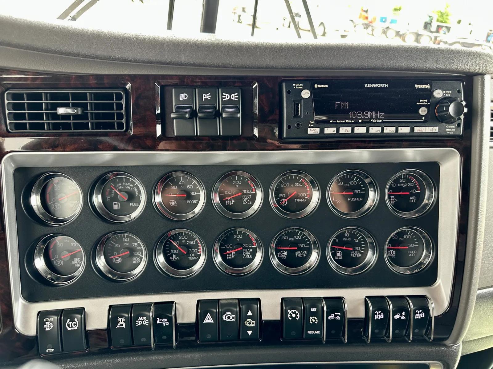 2022 Kenworth W900 in Hutchins, TX — photo 18