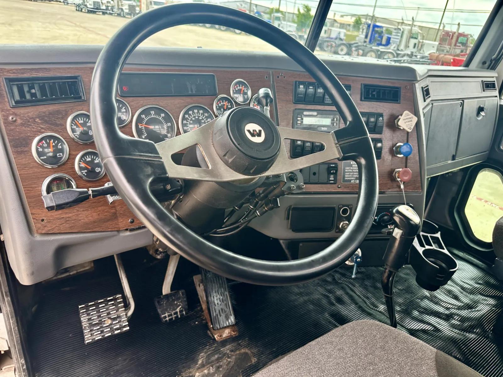 2007 Western Star 4900 in Hutchins, TX — photo 15