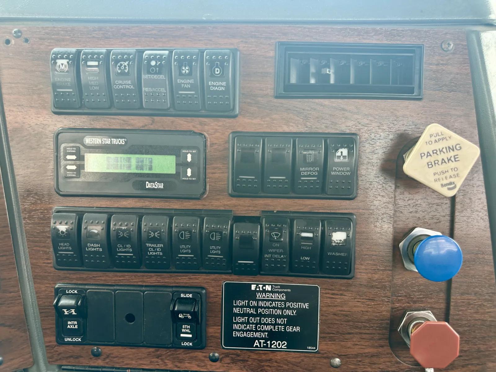 2007 Western Star 4900 in Hutchins, TX — photo 18