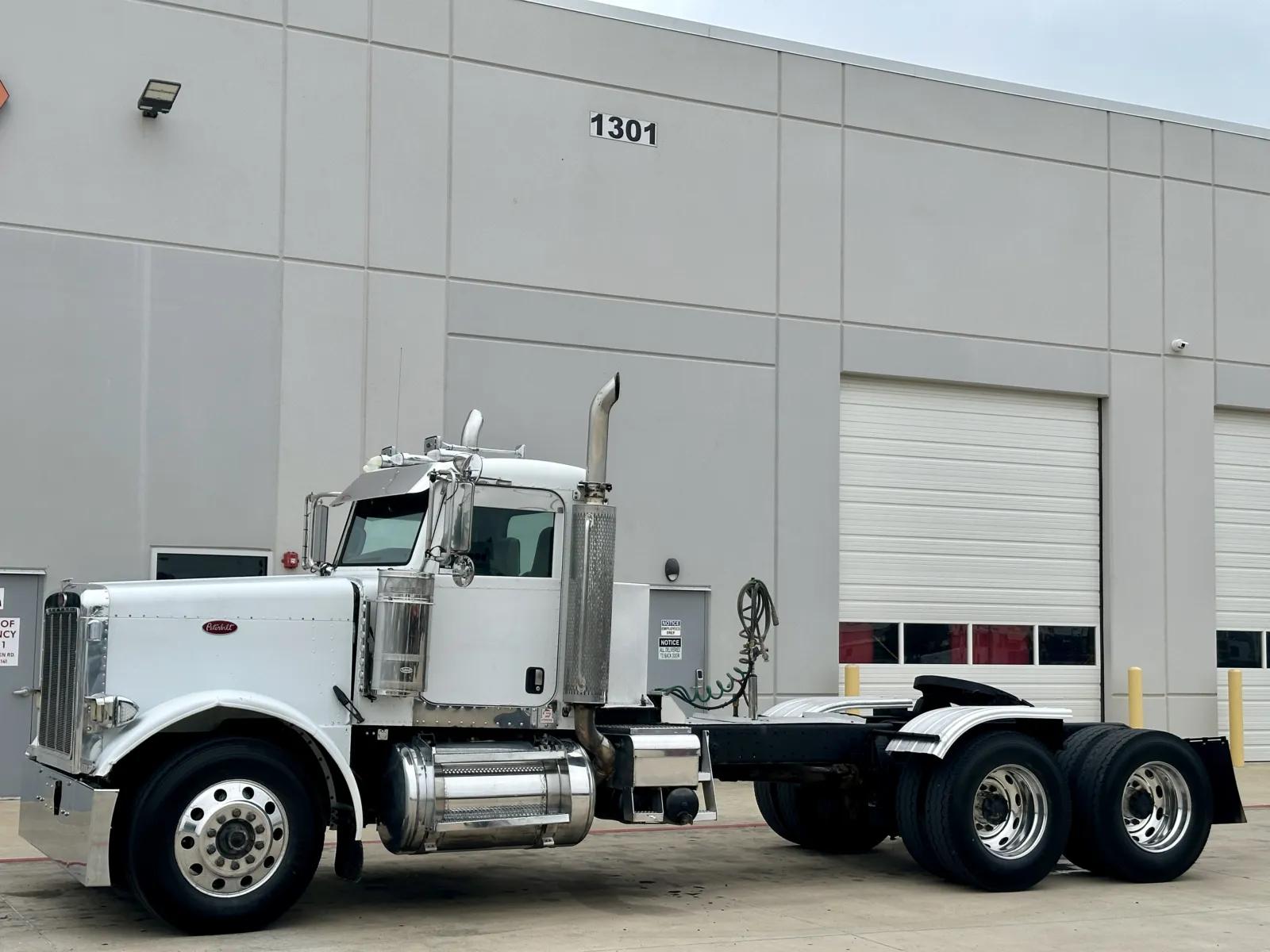 2007 Peterbilt 379 in Hutchins, TX — photo 2