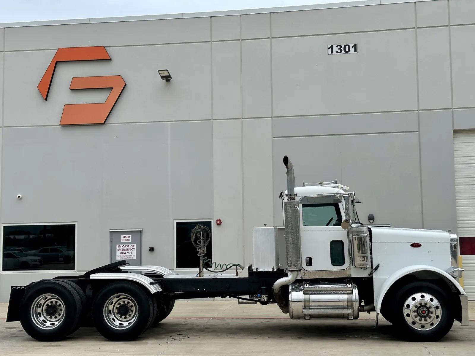2007 Peterbilt 379 in Hutchins, TX — photo 3
